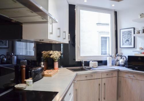 Elegant 2BR Retreat in the 9th