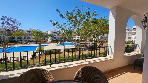 Modern Bright Two Bedroom Apartment With Pool Views - CO1011LT