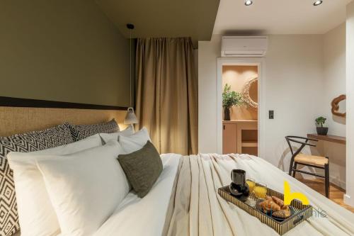Romantic Athenian Hacienda with Jacuzzi & Fireplace