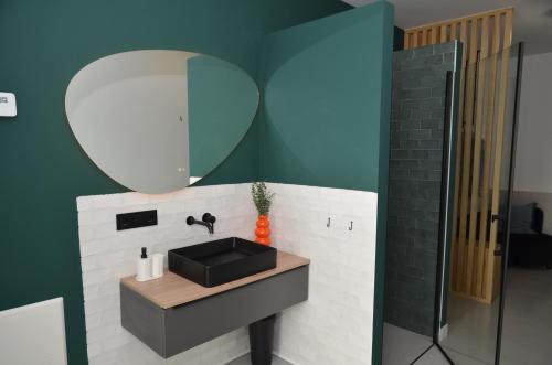 a bathroom with a sink and a mirror at Búnker de Pepa in Zamora