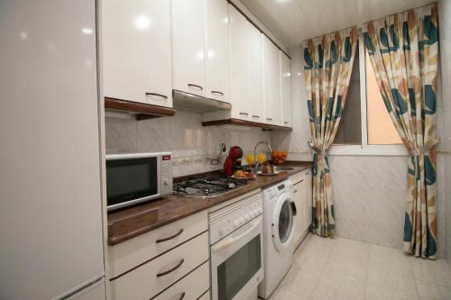 Family apartment with 3 bedrooms for 4 in Eixample