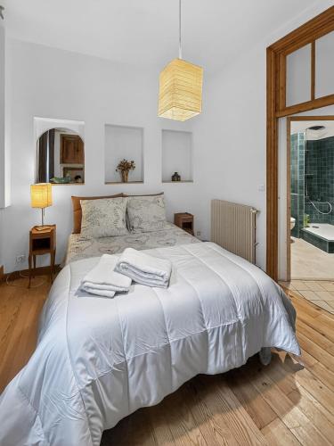 Quiet two room apartment with balcony Jean-Jaurès