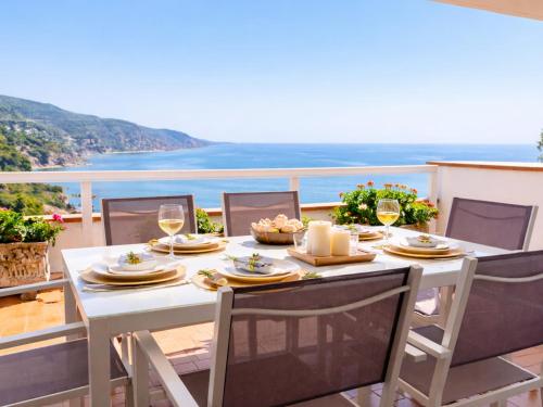⭑ Terrace + Sea views + Private Beach. What else? ⭑