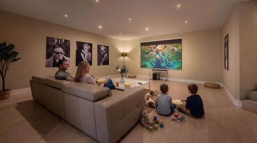 VACATION MARBELLA I Villa Paraiso The View, 6 BDR, Modern Villa, Infinity Heated Pool, Gated Community, Cinema Room, Sea View, Golf Courses