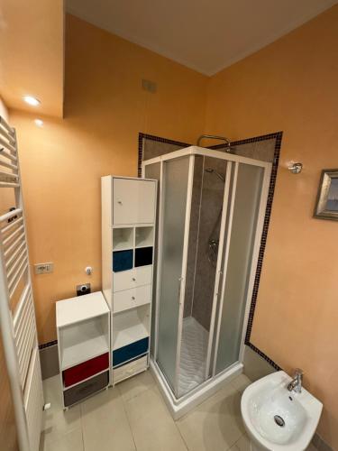a bathroom with a shower and a toilet and a sink at Apartment LA DIMORA DEI PESCATORI in Muggia