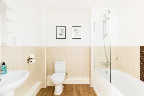 The Bell Suite by Prime Stays - Stylish 2 Bedroom in City Centre With Balcony & Gated Parking photo 22