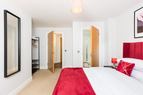 The Bell Suite by Prime Stays - Stylish 2 Bedroom in City Centre With Balcony & Gated Parking photo 15