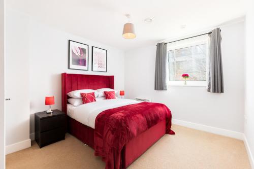 The Bell Suite by Prime Stays - Stylish 2 Bedroom in City Centre With Balcony & Gated Parking photo 13