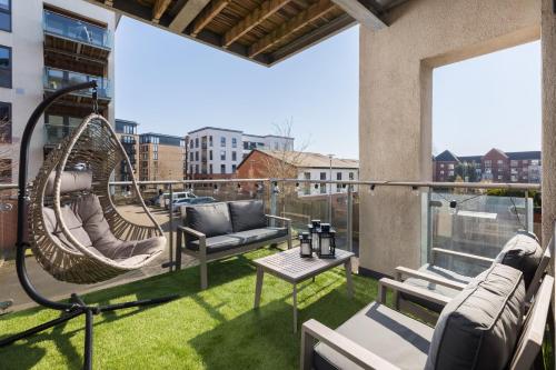 The Bell Suite by Prime Stays - Stylish 2 Bedroom in City Centre With Balcony & Gated Parking photo 7