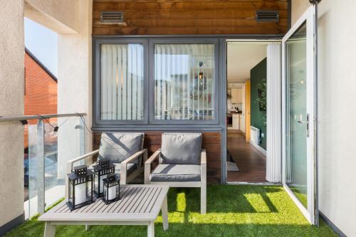 The Bell Suite by Prime Stays - Stylish 2 Bedroom in City Centre With Balcony & Gated Parking photo 10