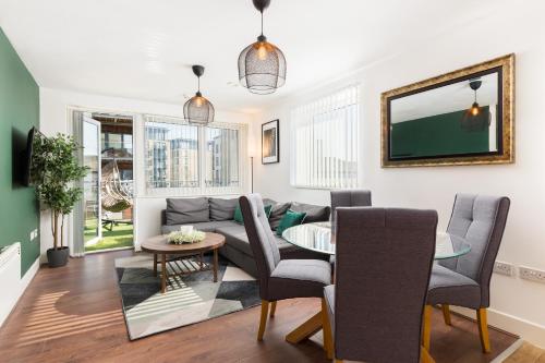 The Bell Suite by Prime Stays - Stylish 2 Bedroom in City Centre With Balcony & Gated Parking photo 11