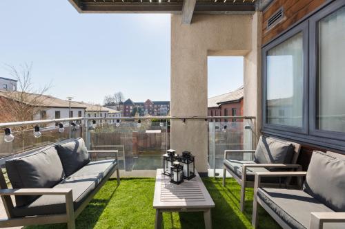 The Bell Suite by Prime Stays - Stylish 2 Bedroom in City Centre With Balcony & Gated Parking photo 24