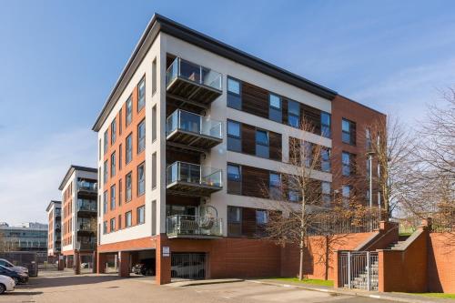 The Bell Suite by Prime Stays - Stylish 2 Bedroom in City Centre With Balcony & Gated Parking photo 34
