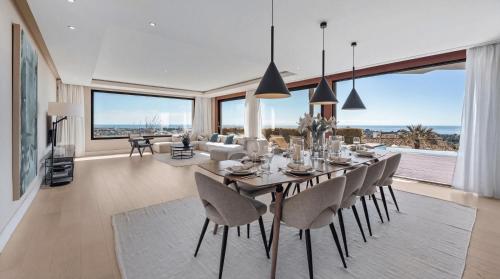 VACATION MARBELLA I Villa Paraiso The View, 6 BDR, Modern Villa, Infinity Heated Pool, Gated Community, Cinema Room, Sea View, Golf Courses