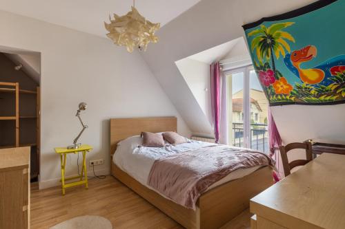 a bedroom with a bed and a large window at Maison Ferrer - avec jardin clos in Villeneuve-le-Roi