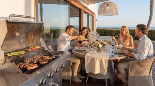 VACATION MARBELLA I Villa Paraiso The View, 6 BDR, Modern Villa, Infinity Heated Pool, Gated Community, Cinema Room, Sea View, Golf Courses