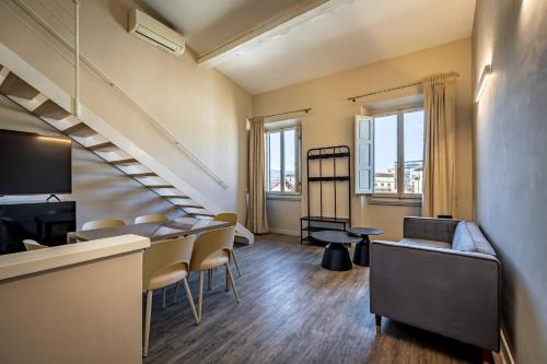 YD charming two-level apartment in central Florence