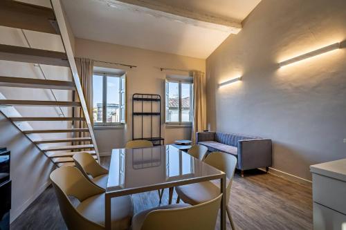 YD charming two-level apartment in central Florence