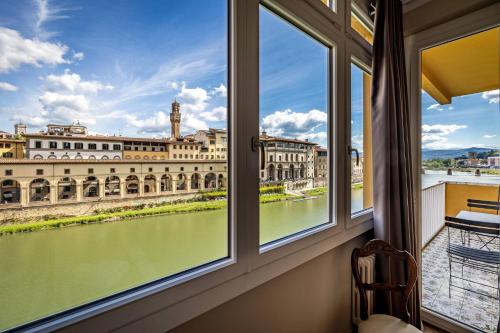 YD balcony on Pontevecchio view photo 16
