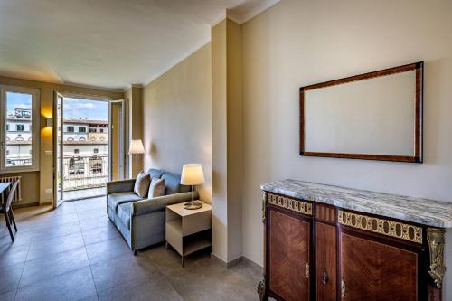 YD balcony on Pontevecchio view photo 21