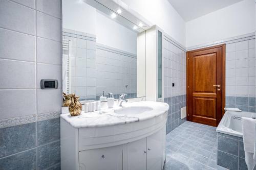 YiD Elegant apt with garage