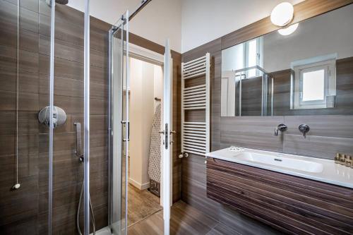 YD charming apartment near main station