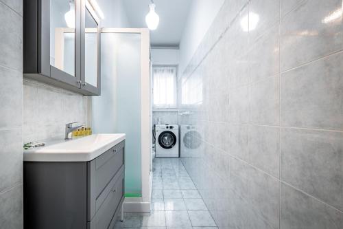 YD Bright 2 Bedrooms, Equipped Kitchen