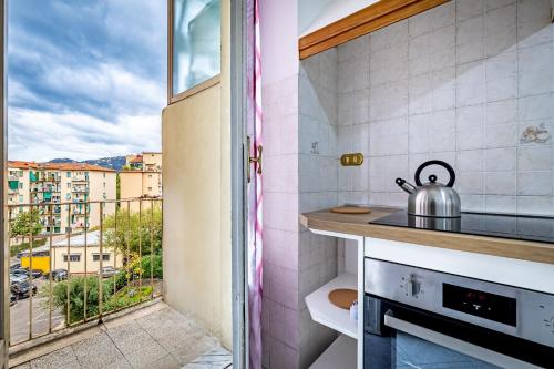 YD Bright 2 Bedrooms, Equipped Kitchen