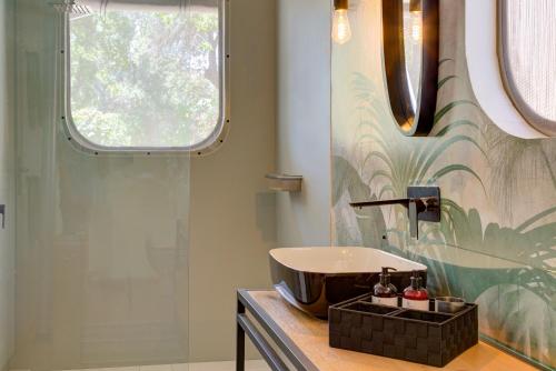 a bathroom with a sink and a shower at Amavi Luxury Tent Corfu in Víngla
