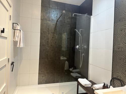 Double Ensuite Ground Floor Easy to Cardiff photo 7
