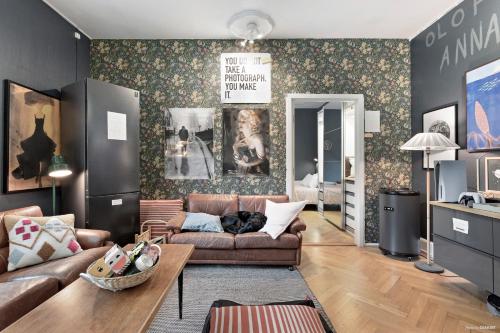 a living room with a couch and a table at OW, by A&J - Familj & Bilen & Hunden - Liseberg & Avenyn! in Gothenburg