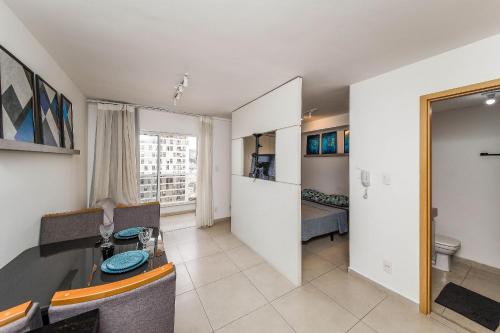 a living room with a couch and a table at Studio Amalfi piscina academia coz completa in Juiz de Fora