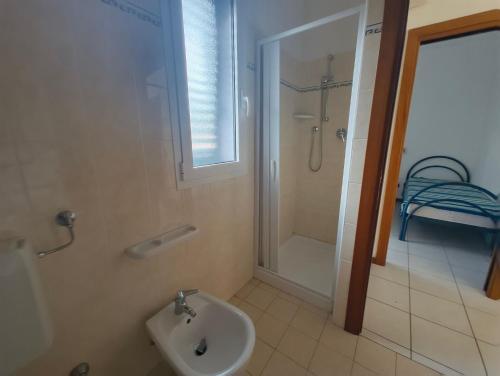 a bathroom with a sink and a shower at Cozy flat near the centre of Rosolina Mare in Rosolina Mare
