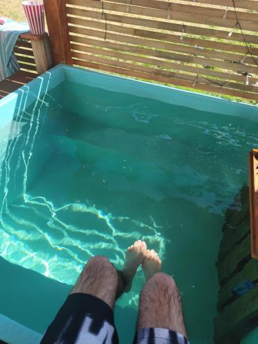 a person is laying in a swimming pool at Cabaña Mymemprende in Río Bueno