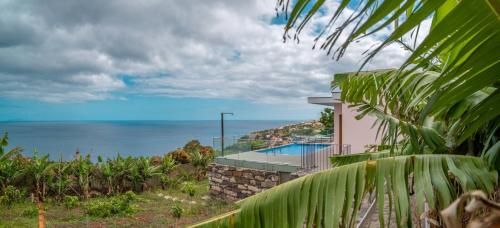 a villa with a view of the ocean at Villa Azinhaga in Gaula
