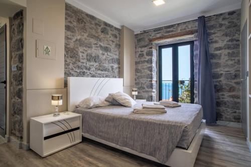 a bedroom with a large bed and a large window at Madeirense Villa in Santa Cruz in Santa Cruz