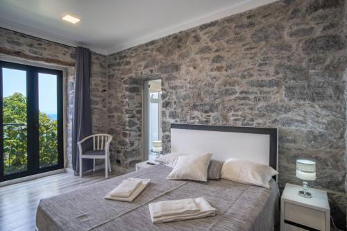 Madeirense Villa in Santa Cruz