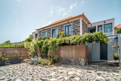 Madeirense Villa in Santa Cruz
