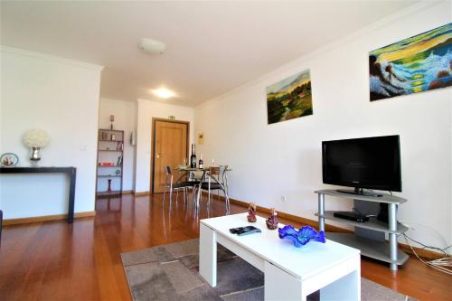 Yellow Apartment T1