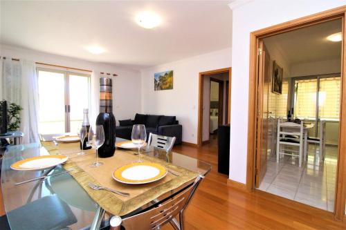 Yellow Apartment T1