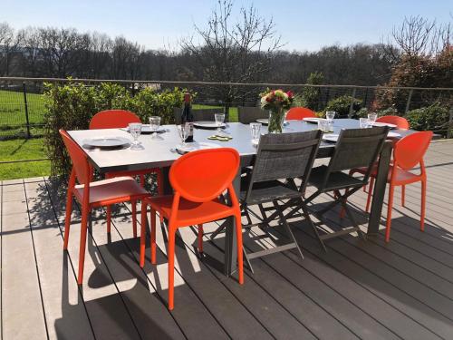Maison élégante proche circuit, terrasse & parking