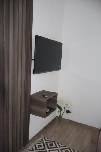 a flat screen tv hanging on a wall at Apartmani XS in Sutomore