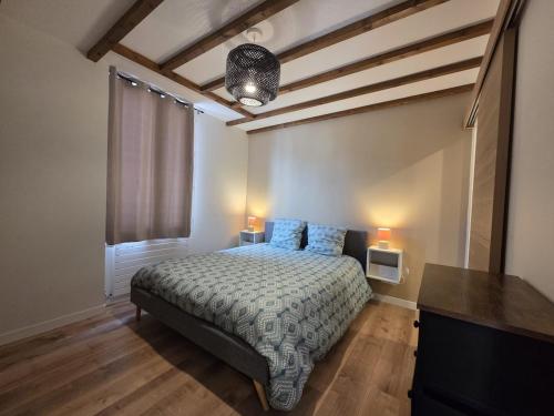 a bedroom with a bed and two lamps and a window at La Charmante in Évian-les-Bains