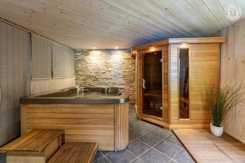 a bathroom with a sink and a bath tub at Gites le moulin in La Compôte