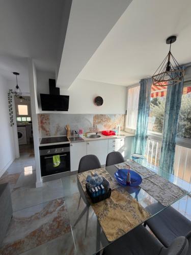 Second-line Beach Apartment - Tucan de Sal