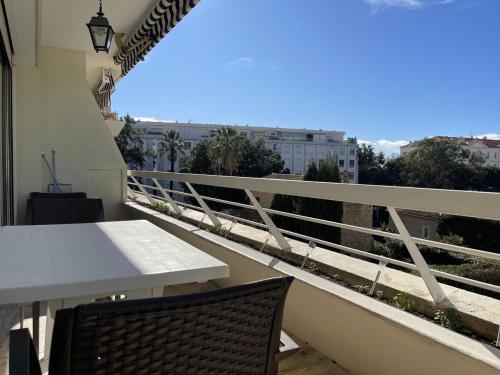 Studio with terrace in Cannes, Alexandre III