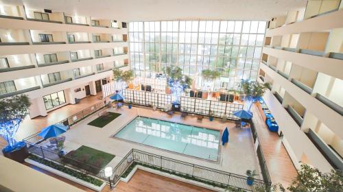 an overhead view of a building with a swimming pool at Atrium Hotel and Suites DFW Airport in Irving