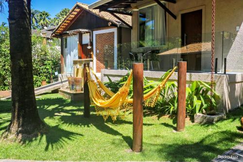 a hammock in the yard of a house at Pousada Reserva Penedo in Penedo
