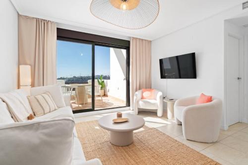 Sunset Golf Apartment - Pool and Beach Nearby