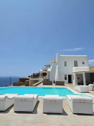 8BD Sunset Estate w private Infinity Pool by Live&Travel